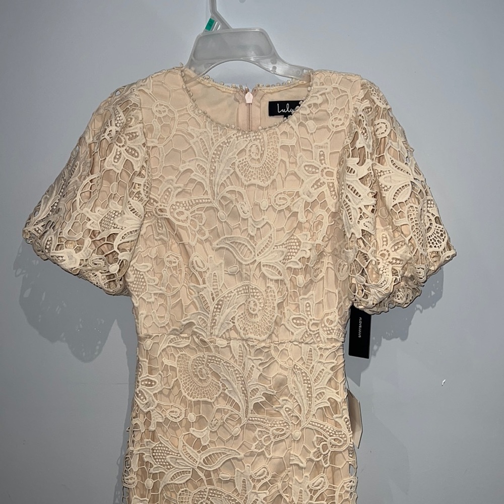 Lulus cream coloured midi lace dress. US 4.